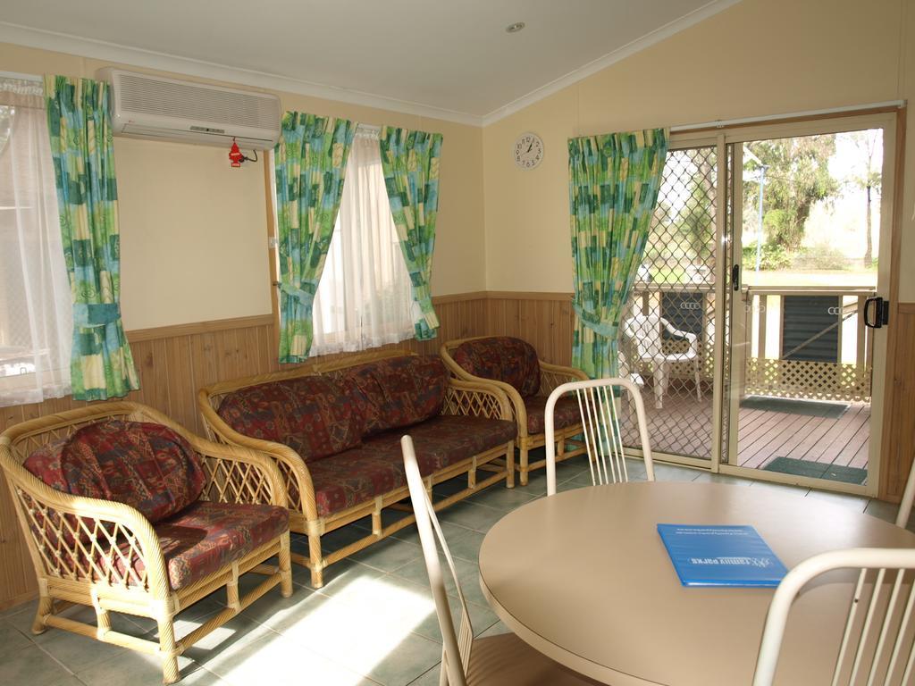 Cowra Holiday Park Habitación foto